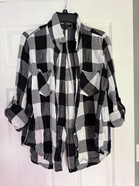 Velvet Heart Black and White Plaid Button-Front Shirt
